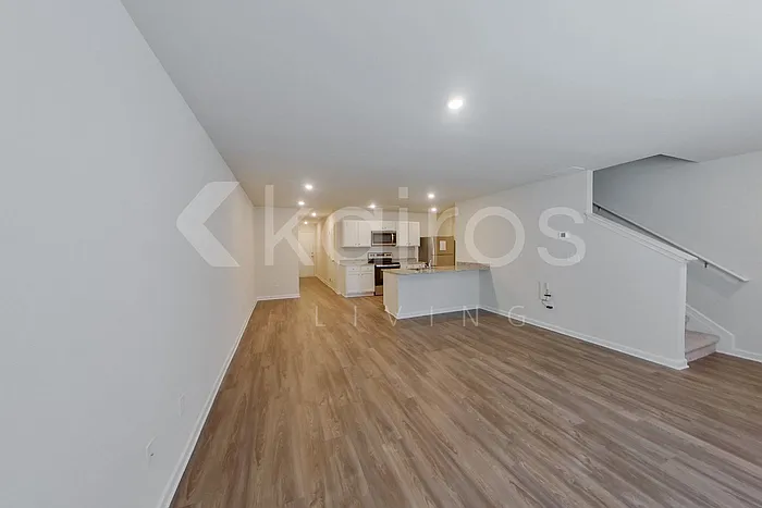 3 bed, 2.5 bath, 1522 sqft, $1,595 — Photo 2