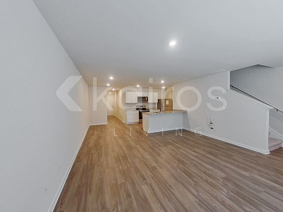 2nd image of 325 Ironwood Ct