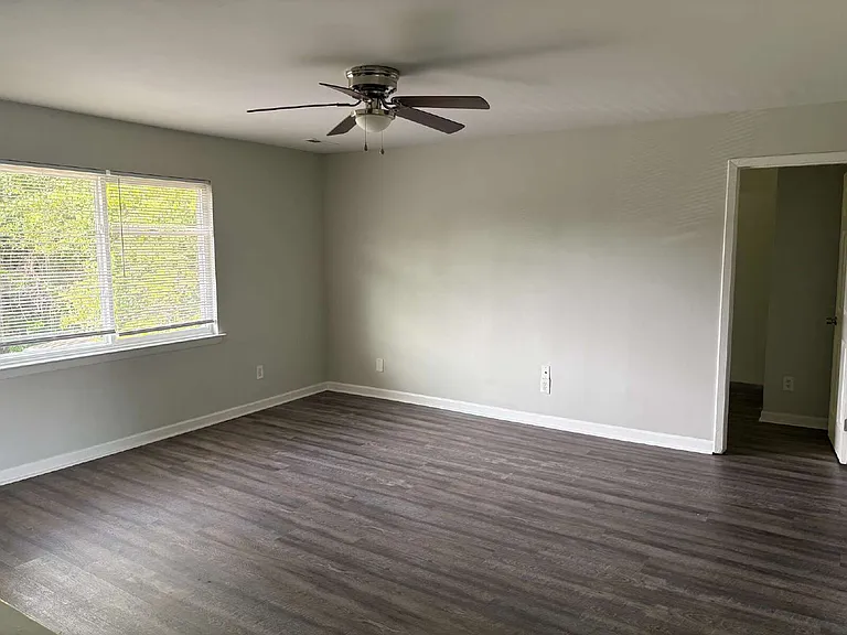 208 Woodcreek Dr #B-8 — Photo 29