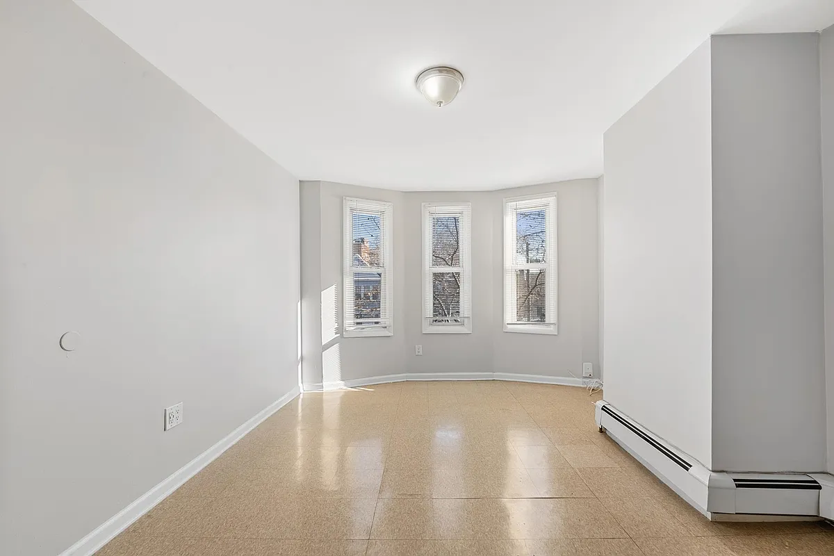 Building Photo - 2275 Kennedy Blvd #2