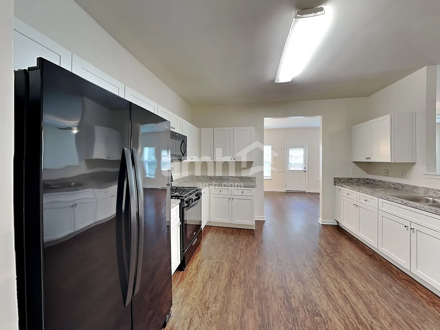 4 bed, 2.5 bath, 2267 sqft, $2,355 — Photo 3