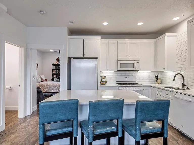 1752 W Pirgos Ln — Photo 8