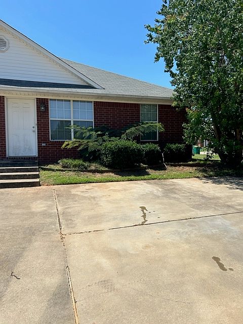 1st image of 207 Cheyenne Pl #1