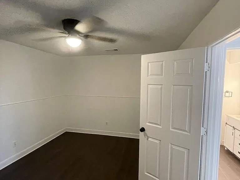 6511 Castle Lane Dr — Photo 8