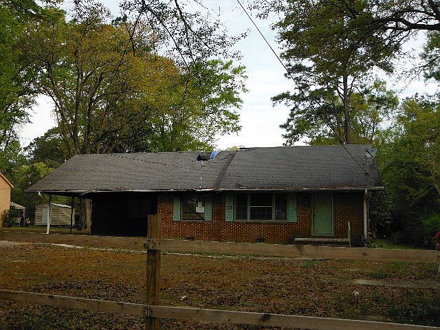 1st image of 723 Garden Dr