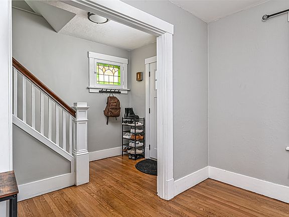 2nd image of 921 Baldwin St