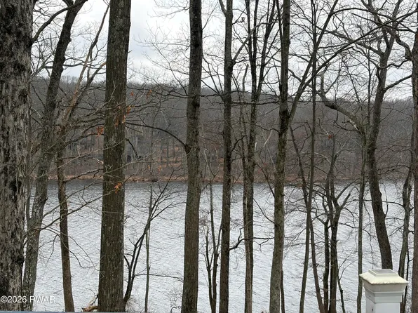 211 Brandyshire Dr, Tamiment, PA 18371