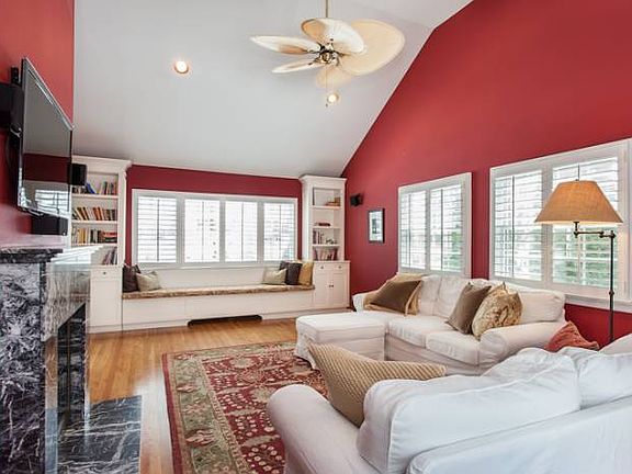 Fam Rm w. High Ceilings