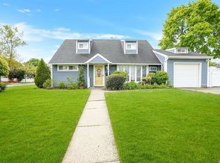 3166 Kenwood Ln, Levittown, NY 11756