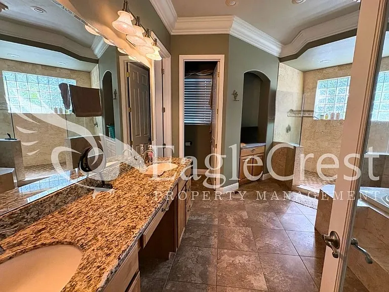 44 Vinehill Dr — Photo 39