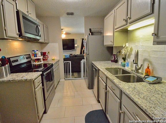 5th image of 970 Rolling Rock Dr