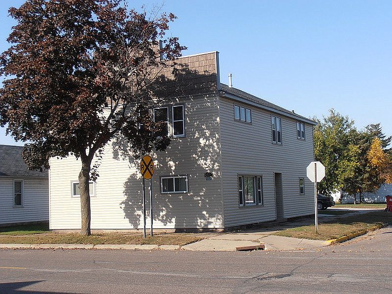 1st image of 928 1/2 E 8th St