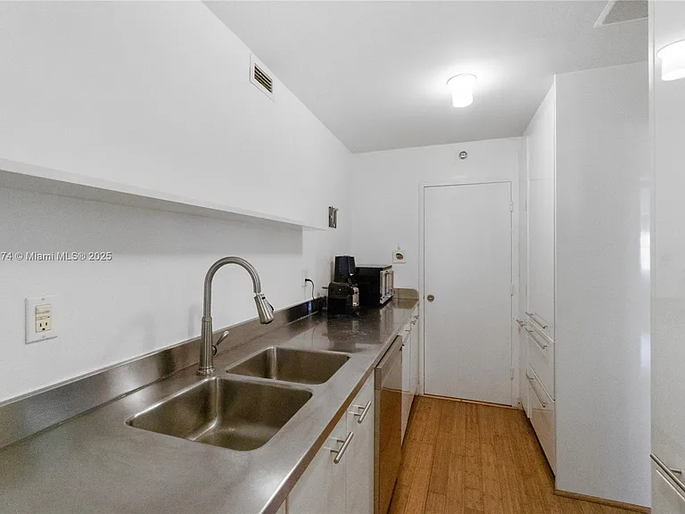 100 Lincoln Rd #923 — Photo 8