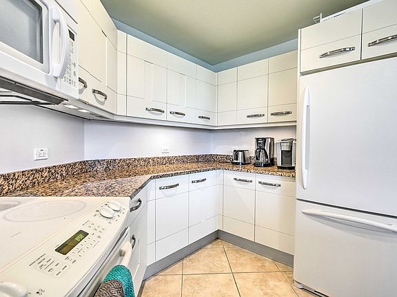 5th image of 78-6833 Alii Dr APT J1