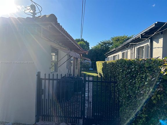 4th image of 1112 SW 65th Ave #A