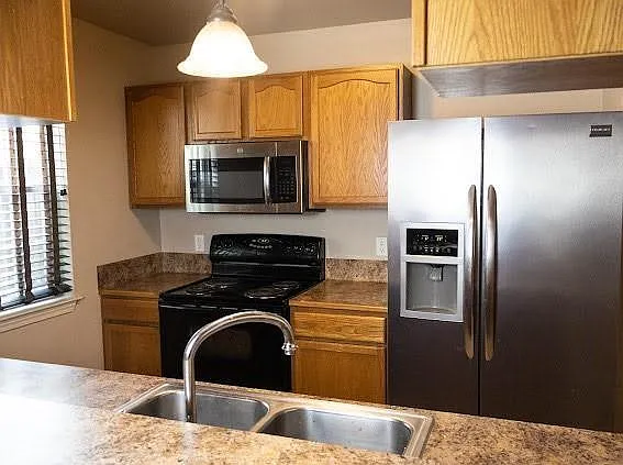204 S General Pershing St — Photo 3