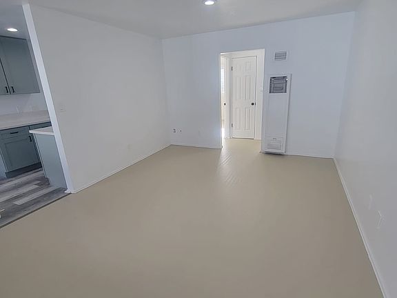 4th image of 4318 51st St #624
