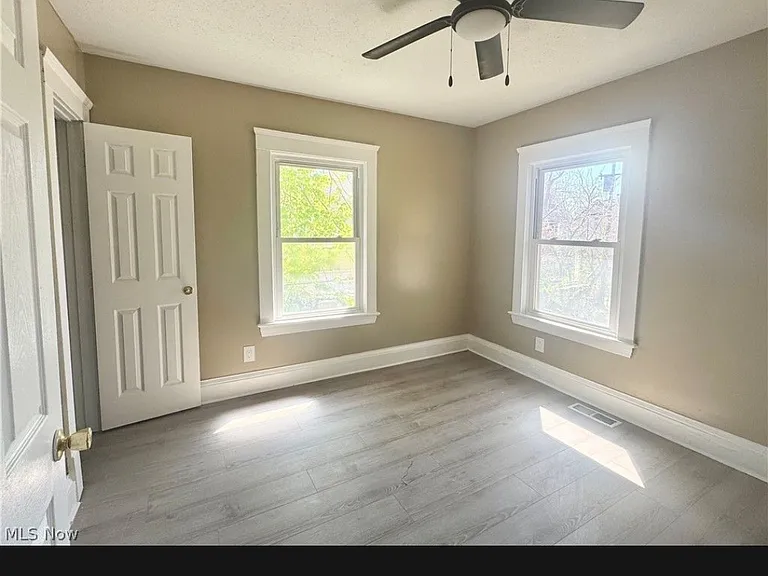 9606 Parmelee Ave — Photo 25