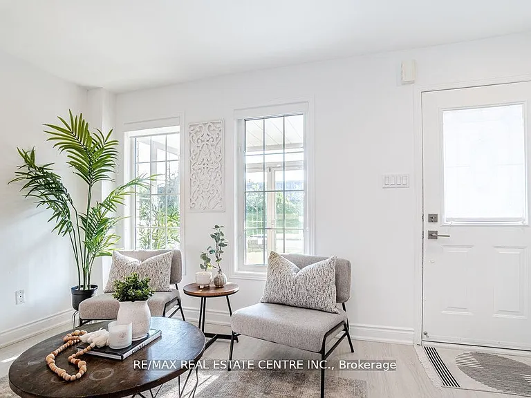 83 Convoy Cres #UPPER — Photo 2