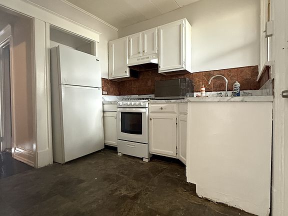 2nd image of 484 Washington Ave APT 2