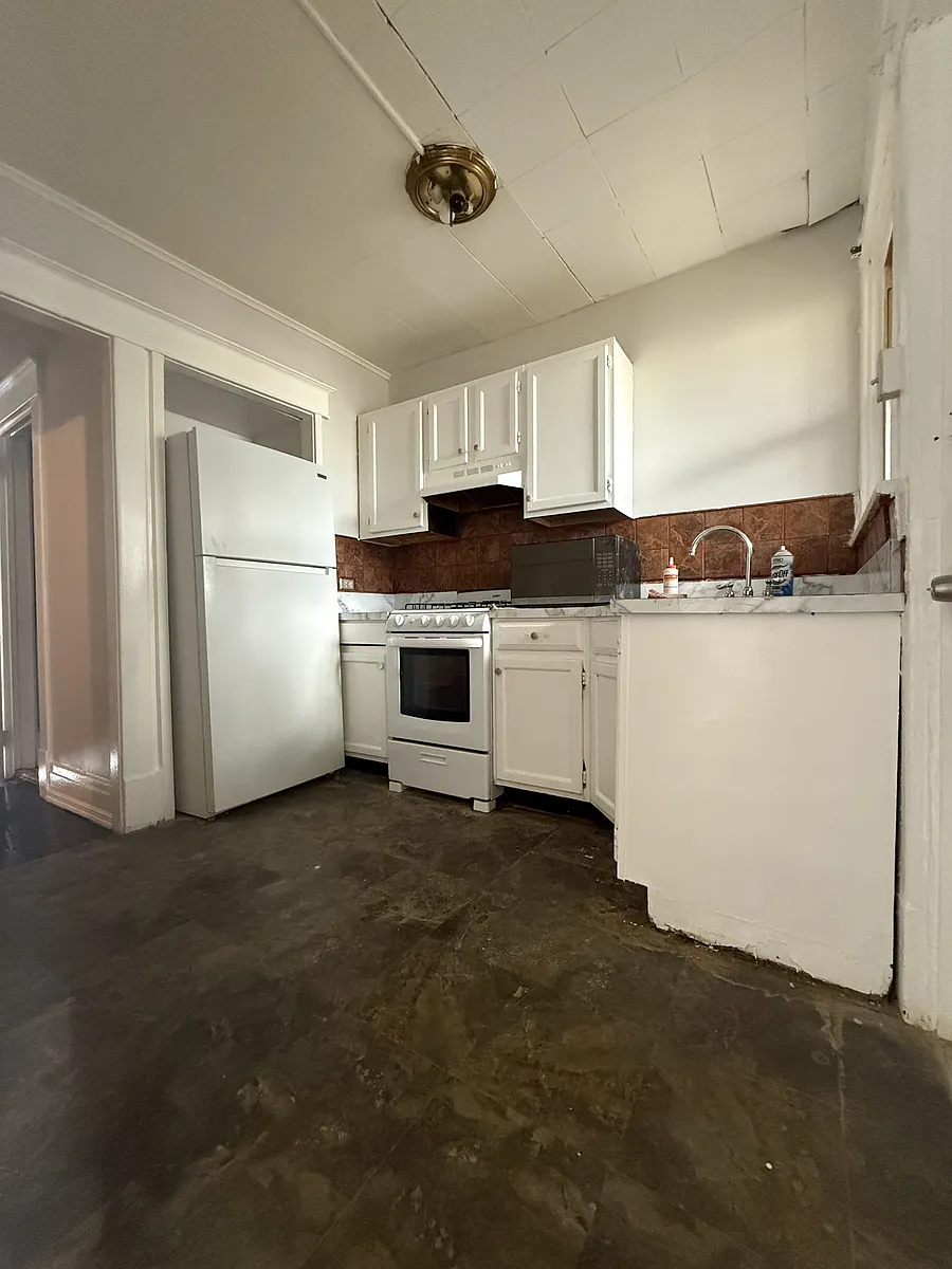 Building Photo - 484 Washington Ave #2