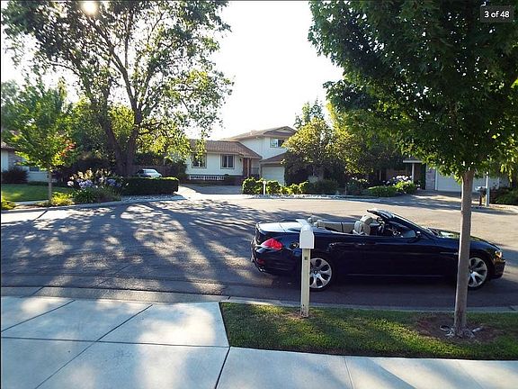 Fantastic Neighborhood Walk to Town