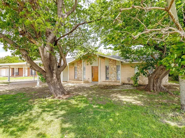 4521 Knowledge Dr, Haltom City, TX 76117