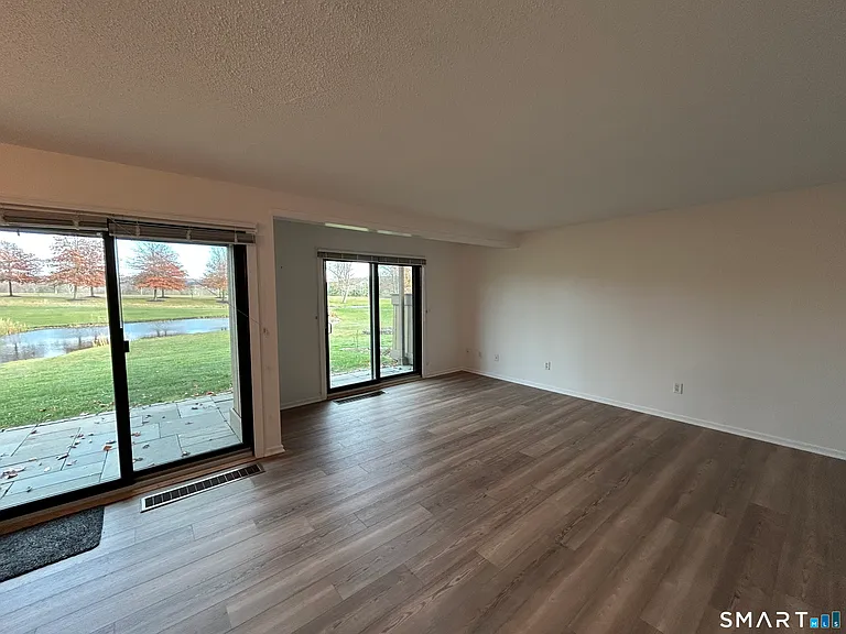 419 Heritage Vlg #B — Photo 8