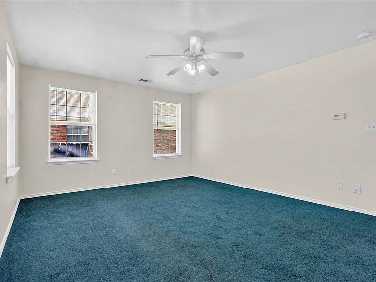 509 W Cedar St — Photo 7