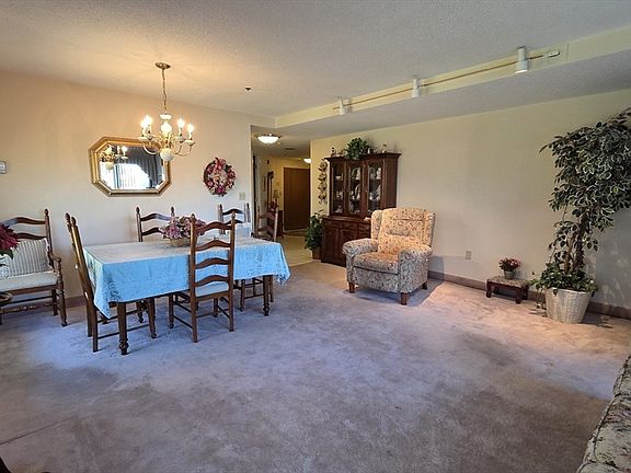 4th image of 200 Burkhall St Unit 102