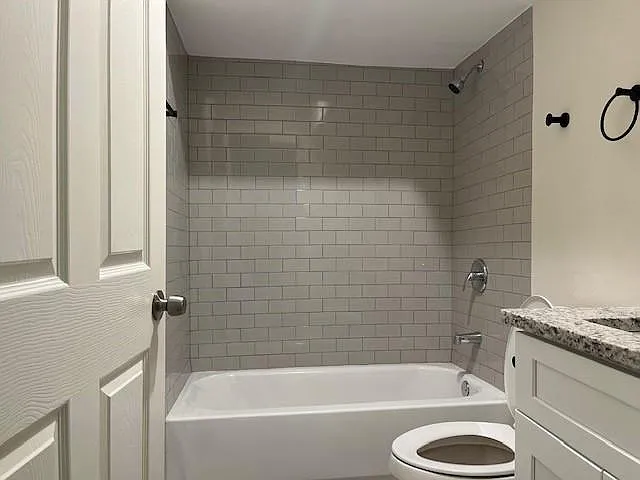 514 Houston St #6 — Photo 4