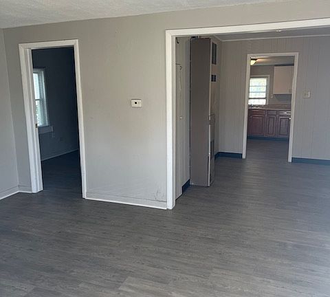 4th image of 171 1/2 S Douglas Ave