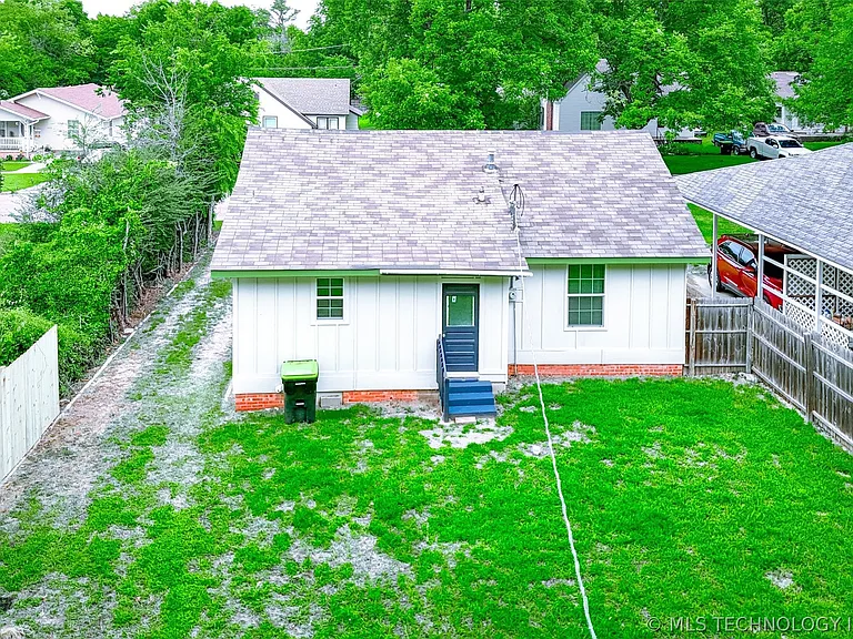 613 W 23rd St — Photo 34