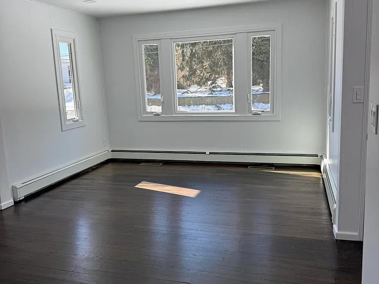 474 Monmouth Rd — Photo 10