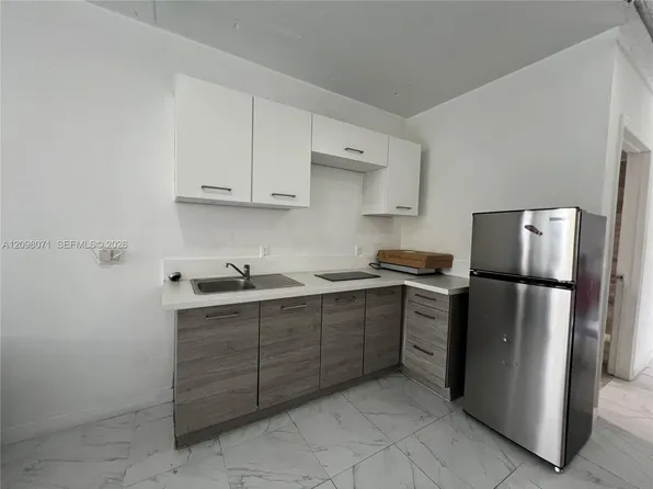542 SW 3rd St, Miami, FL