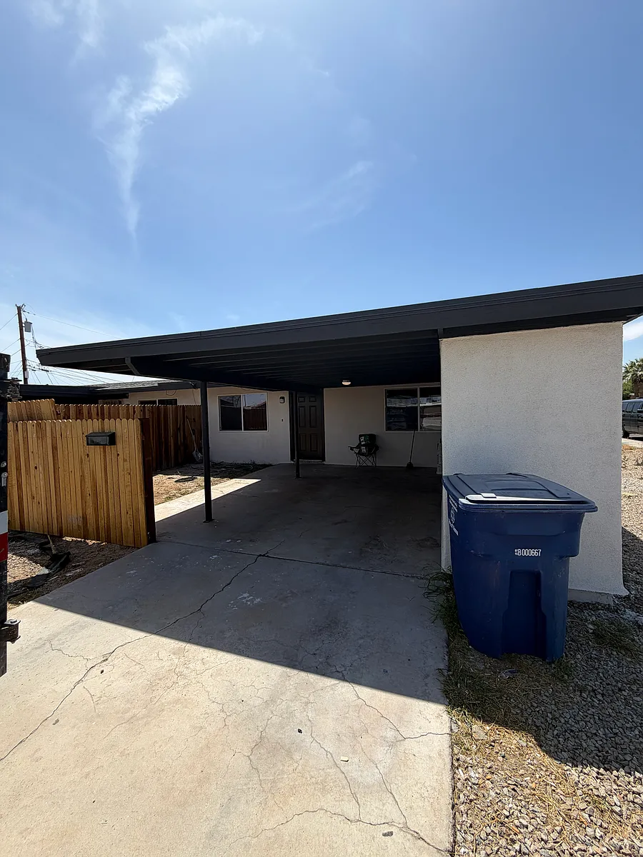 Photo 1 of 5 - 2466 S Maple Ave #3 - Yuma, AZ Primary Photo - 2466 S Maple Ave #3