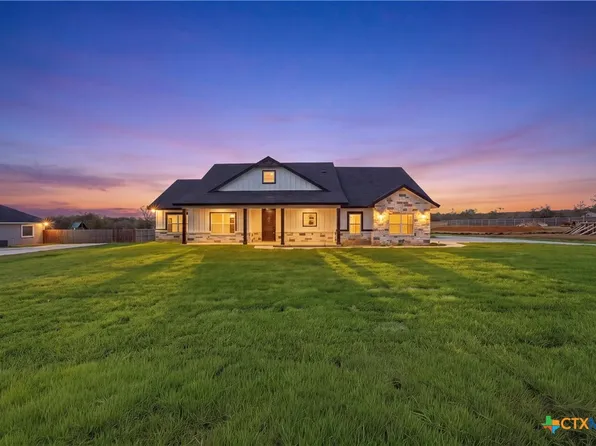 152 Creekwood Dr, Gonzales, TX 78629