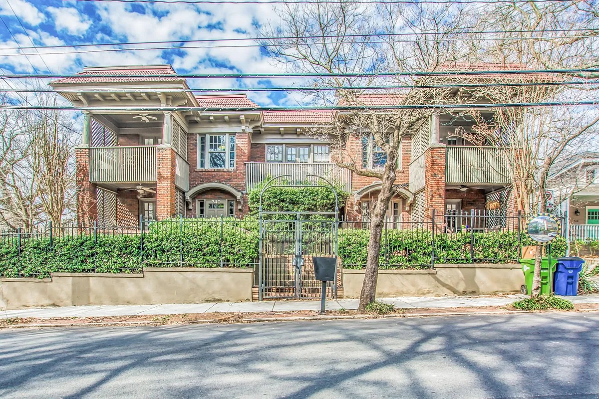 Building Photo - 740 Barnett St NE #3