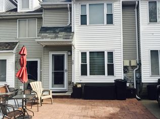 20 Hirsch Ln, Staten Island, NY 10314