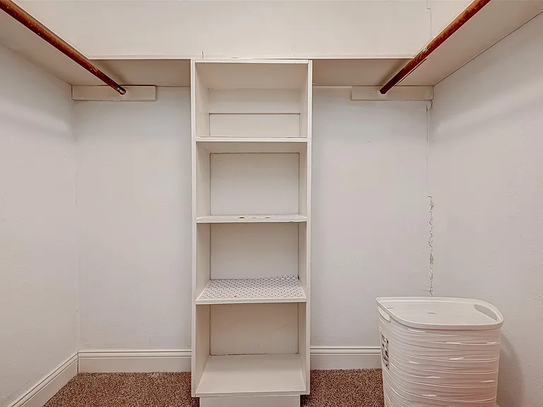 3903 Hermitage Hollow Ln — Photo 40