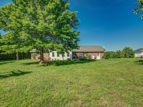 3rd image of 210 Merry Anne Dr