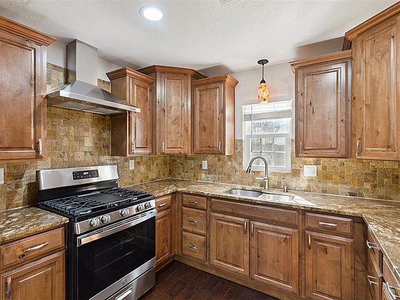 3rd image of 3228 Cashion Pl