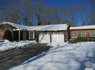 5 Pike Ct, Northport, NY 11768