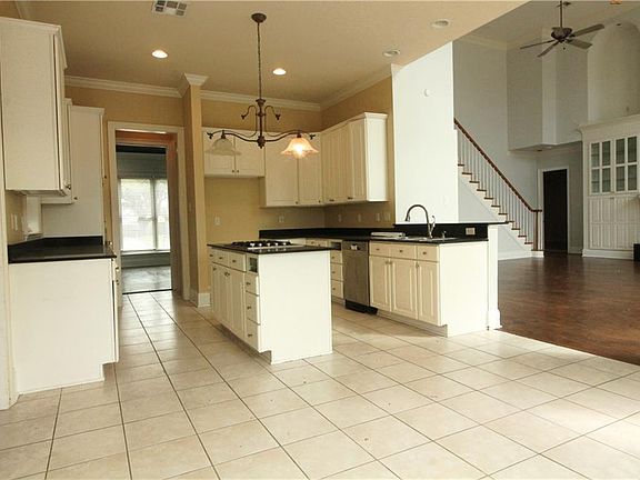 4th image of 120 Oak Manor Ln