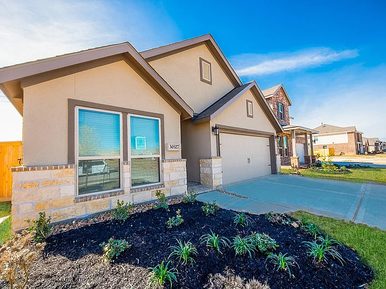 30327 Centipede Grove Ln — Photo 1