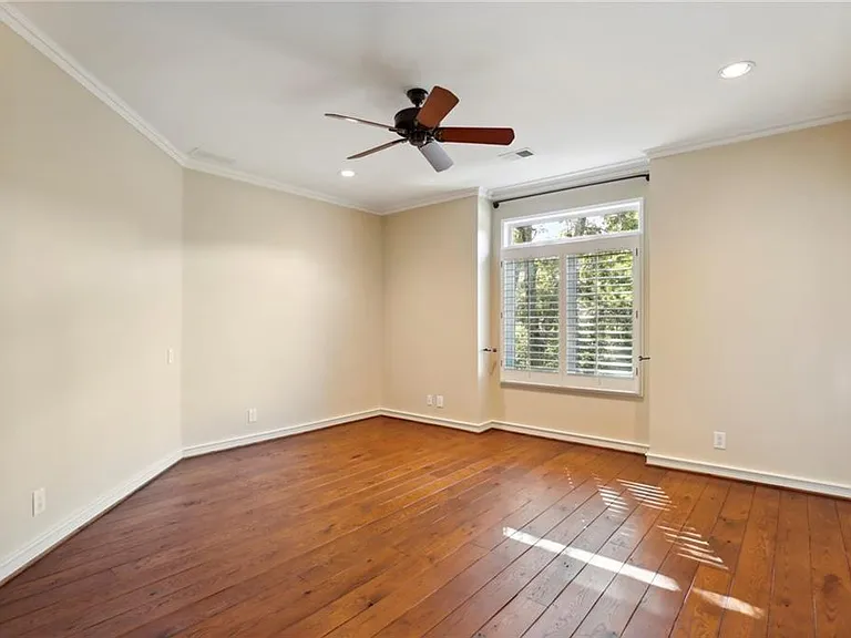 1965 W Wesley Rd NW — Photo 10
