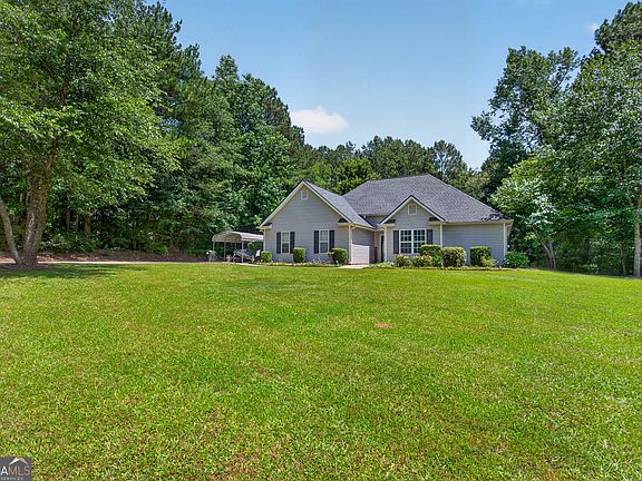 3rd image of 50 Walton Woods Dr