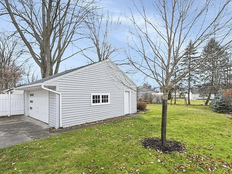 Pleasant Hill Dr — Photo 26