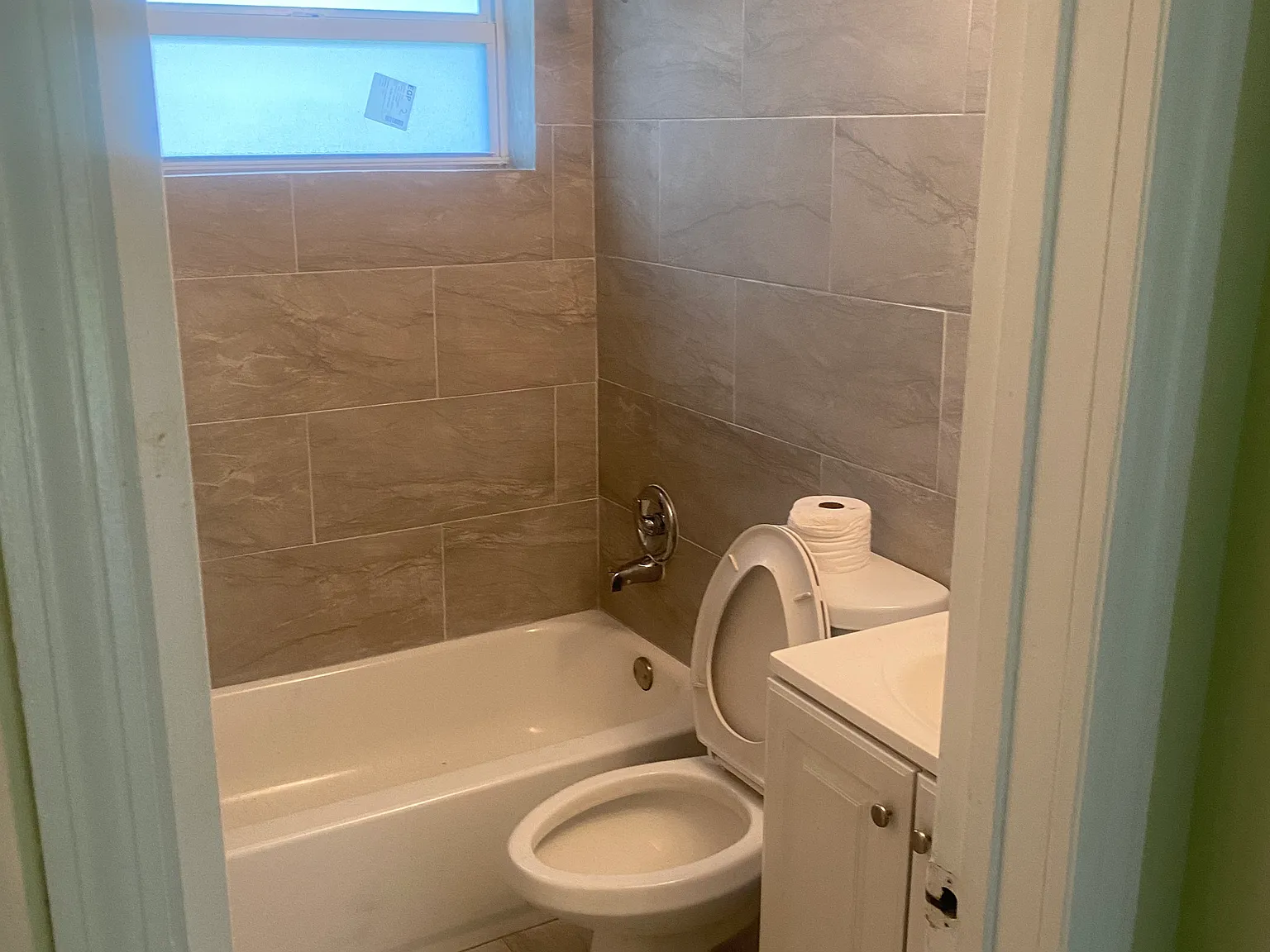 2 bed, 750 sqft, $2,100 — Photo 2