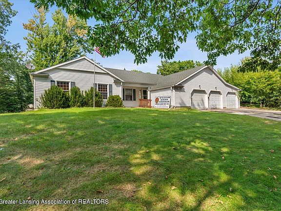 3rd image of 2733 Narraganset Dr